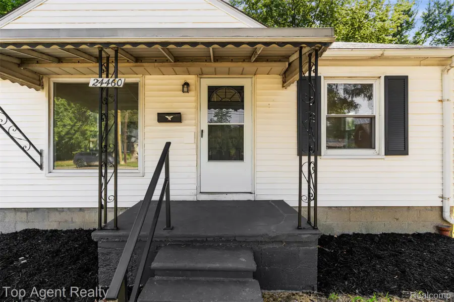 24460 Phlox Avenue, Eastpointe, MI 48021 - #3