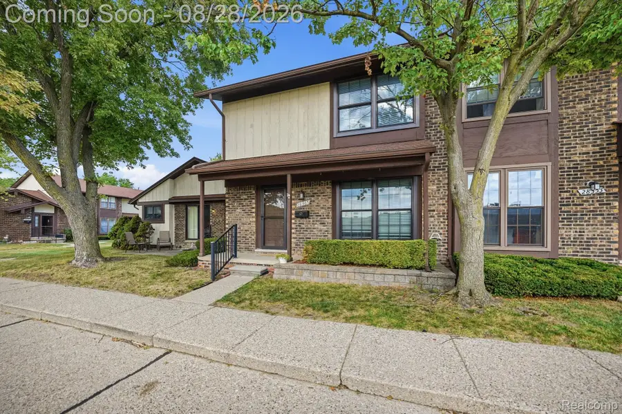 28365 Queens Court, Warren, MI 48093 - #2