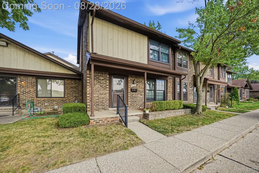 28365 Queens Court, Warren, MI 48093 - #3