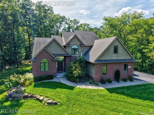 105 Lake Pines Drive, Brighton, MI 48114