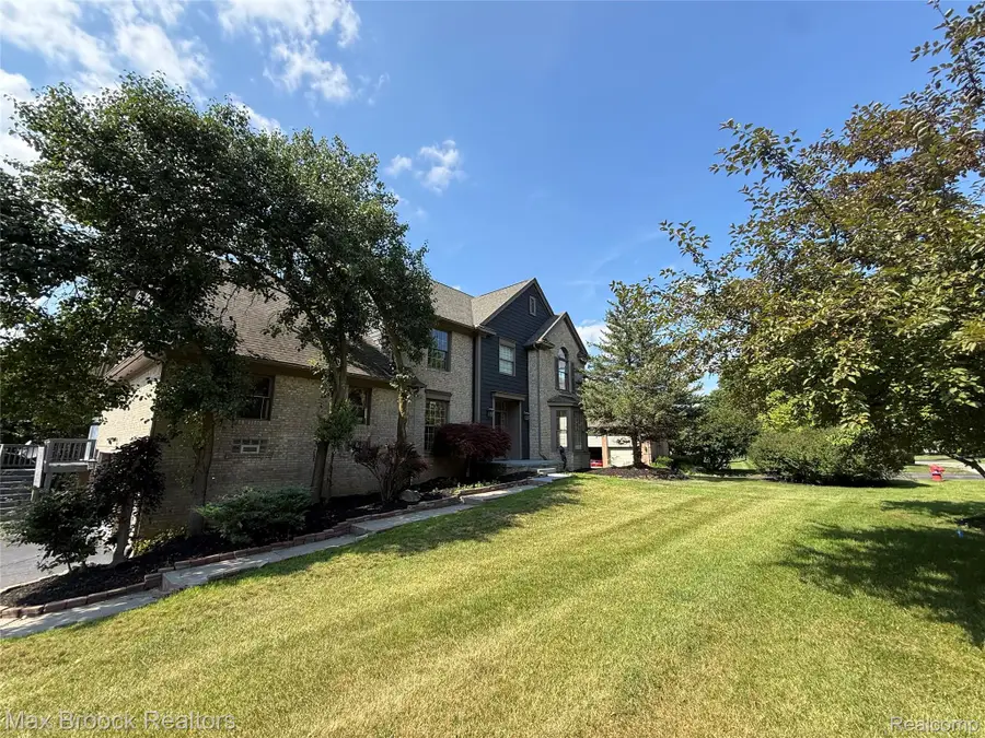 3382 Long Meadow Court, West Bloomfield, MI 48324 - #2