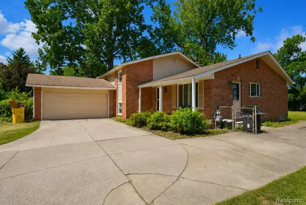 8522 Hampton, GrosseIle, MI 48138