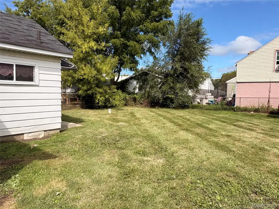 1026 W Scottwood Avenue, Flint, MI 48507 - #3