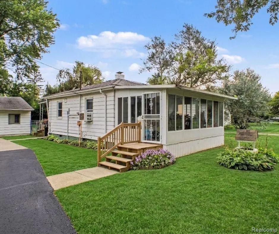 5082 N Center Road, Flint, MI 48506 - #1
