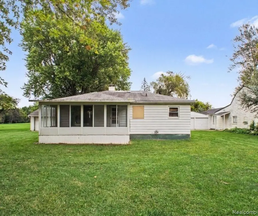 5082 N Center Road, Flint, MI 48506 - #2