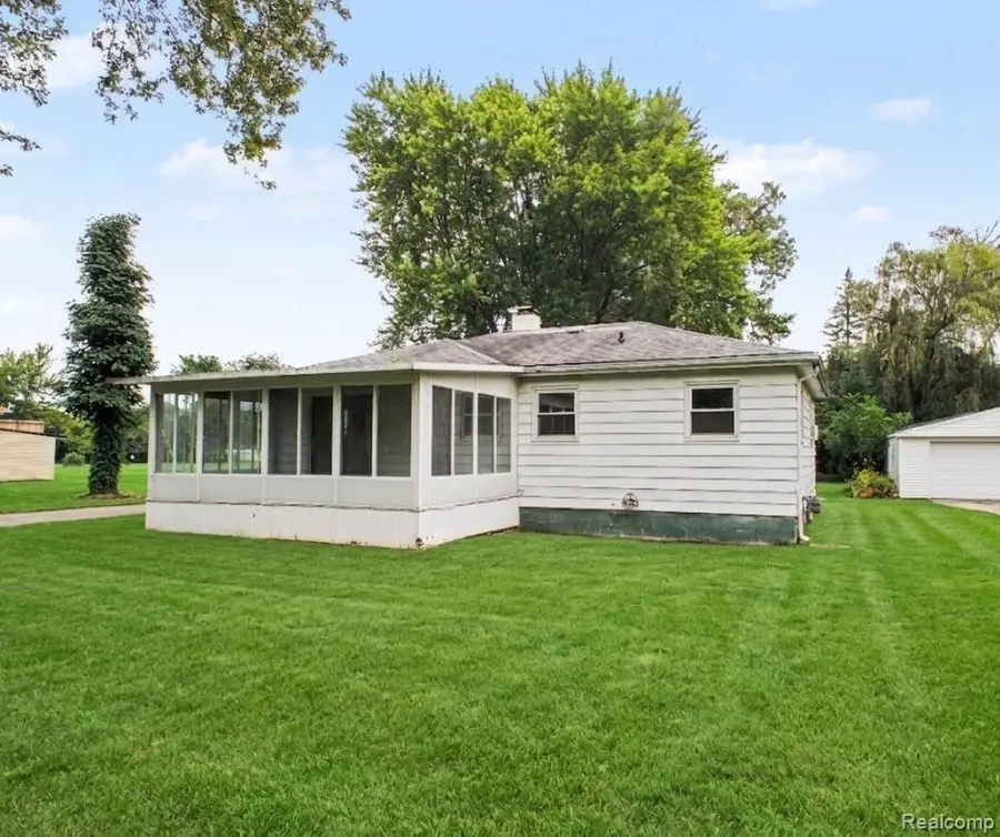 5082 N Center Road, Flint, MI 48506 - #3