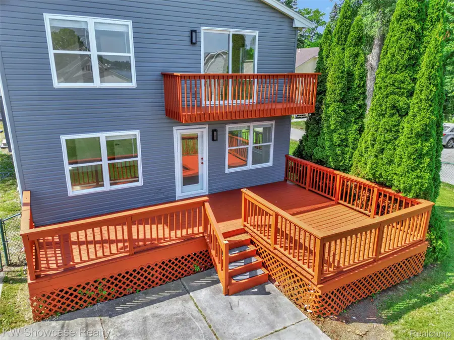 4392 Cass Elizabeth Road, Waterford, MI 48328 - #3