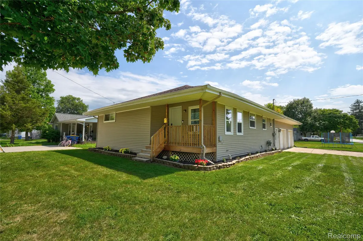 215 W Williams Street, Corunna, MI 48817 - #1