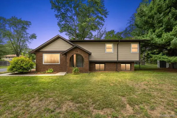 7710 Richardson Road, WestBloomfield, MI 48323