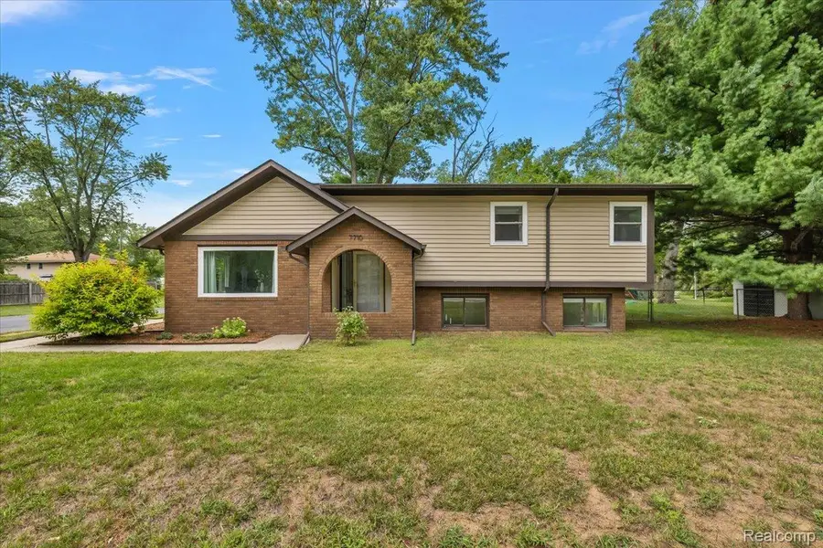 7710 Richardson Road, West Bloomfield, MI 48323 - #2