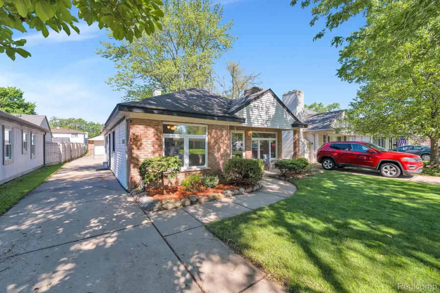 7411 N Vernon Street, Dearborn Heights, MI 48127 - #2