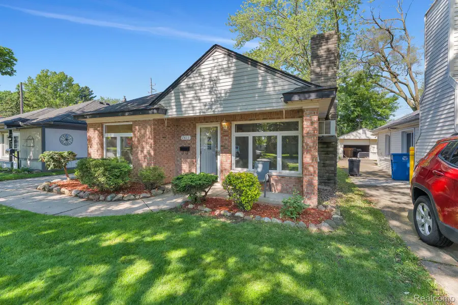 7411 N Vernon Street, Dearborn Heights, MI 48127 - #3