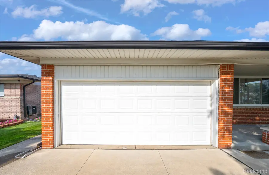 27517 Newport Drive, Warren, MI 48088 - #3