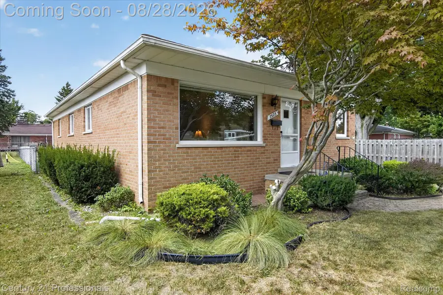 7523 Robindale Avenue, Dearborn Heights, MI 48127 - #2