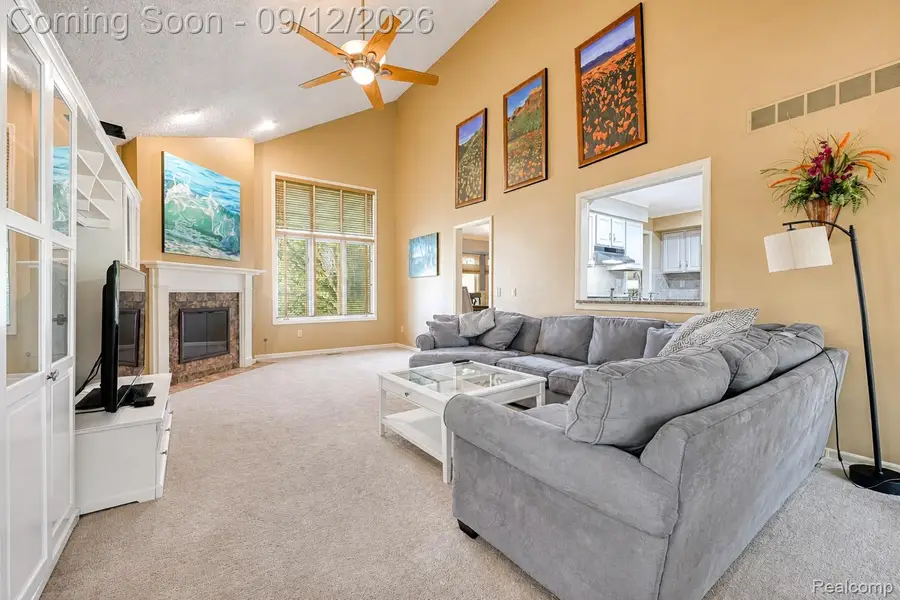 39202 Point Court, Farmington Hills, MI 48331 - #3