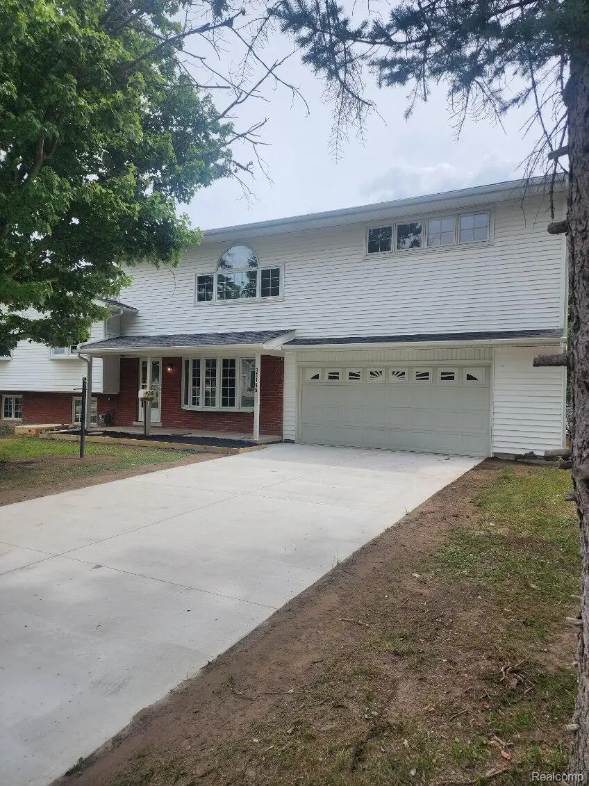 33195 Swallow Dr, Rockwood, MI 48173 - #1