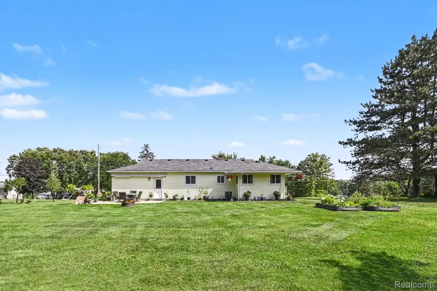 7595 Ledgewood Drive, Fenton, MI 48430 - #2