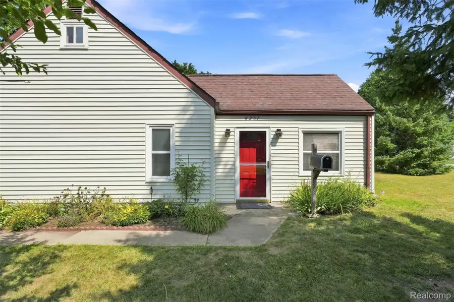 8251 Mcclellan Street, Utica, MI 48317 - #3