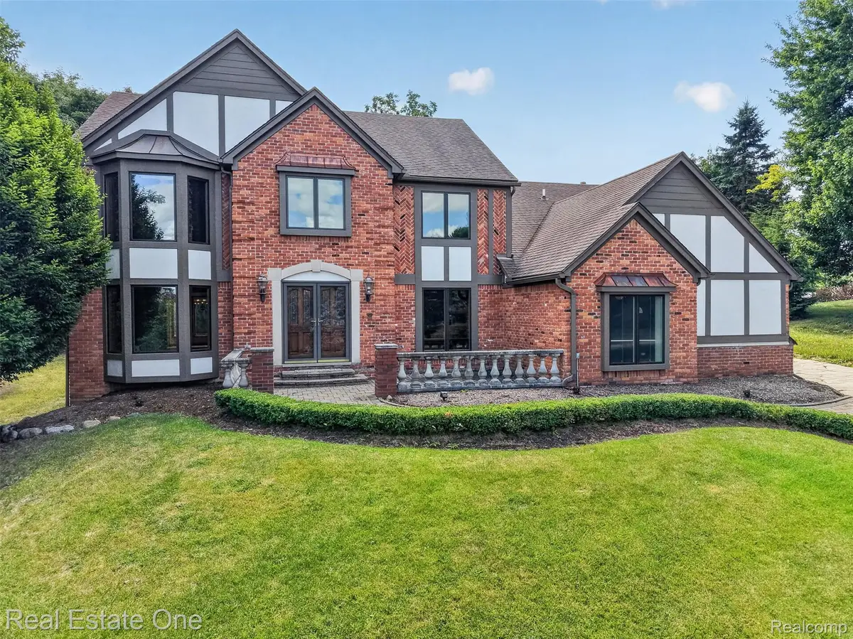 871 Stanford Court, Rochester Hills, MI 48309 - #1