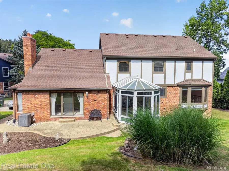 871 Stanford Court, Rochester Hills, MI 48309 - #2