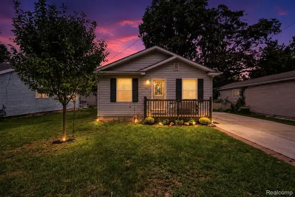 527 Fassett Street, Algonac, MI 48001