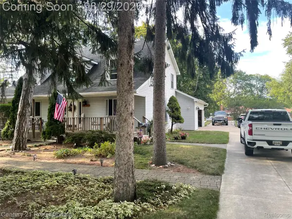 32120 Leona Street, GardenCity, MI 48135