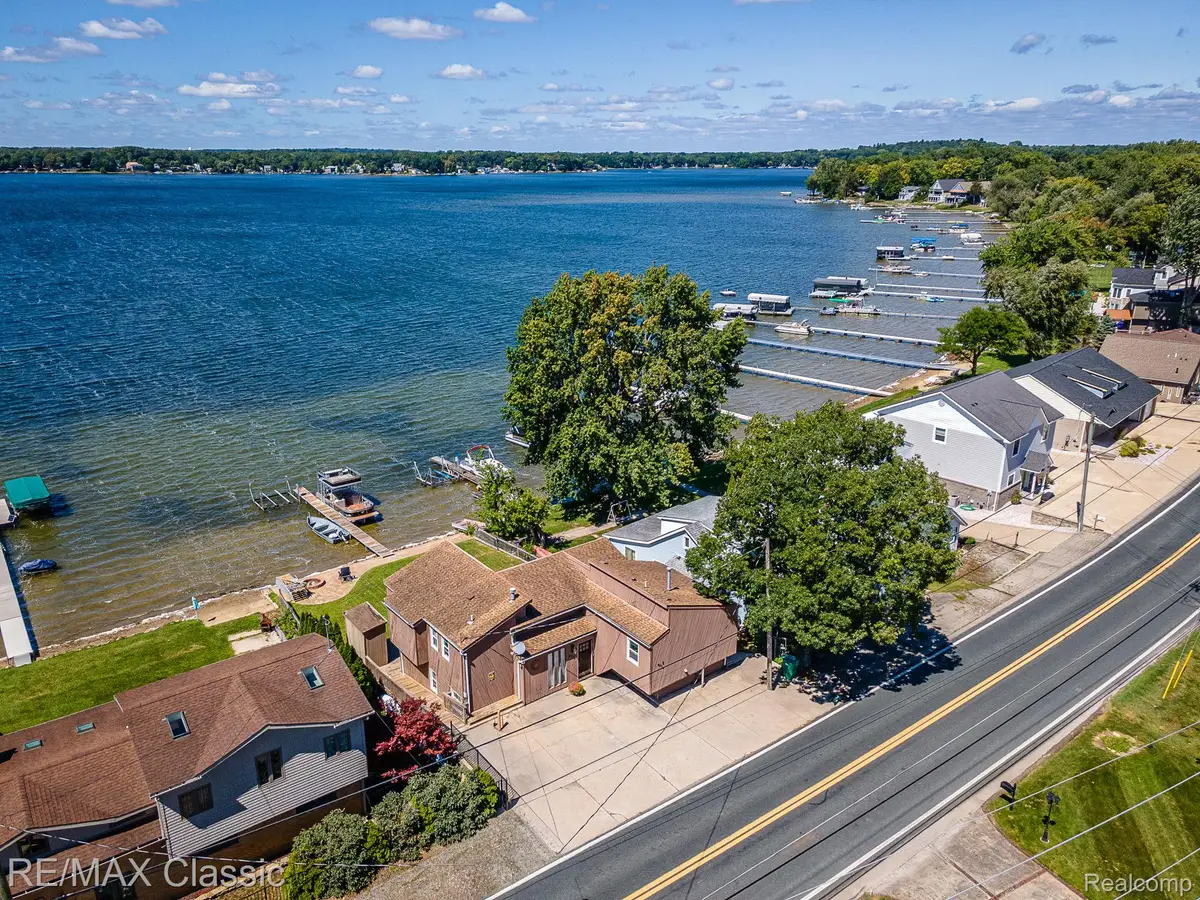 425 E East Shore Drive, Whitmore Lake, MI 48189 - #1