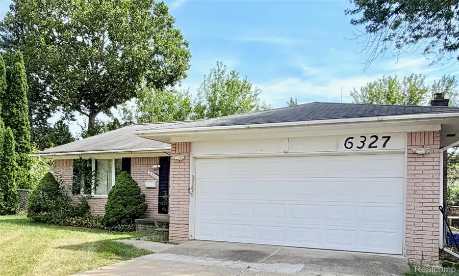 6327 Canterbury Court, Westland, MI 48185 - #2