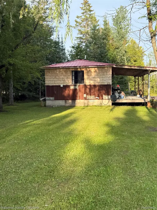 8018 Mielke Road, Hawks, MI 49743