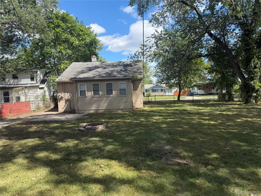 23843 Wellington Avenue, Warren, MI 48089 - #2
