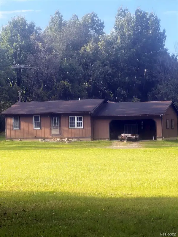 584 Miller Lake Road, Columbiaville, MI 48421