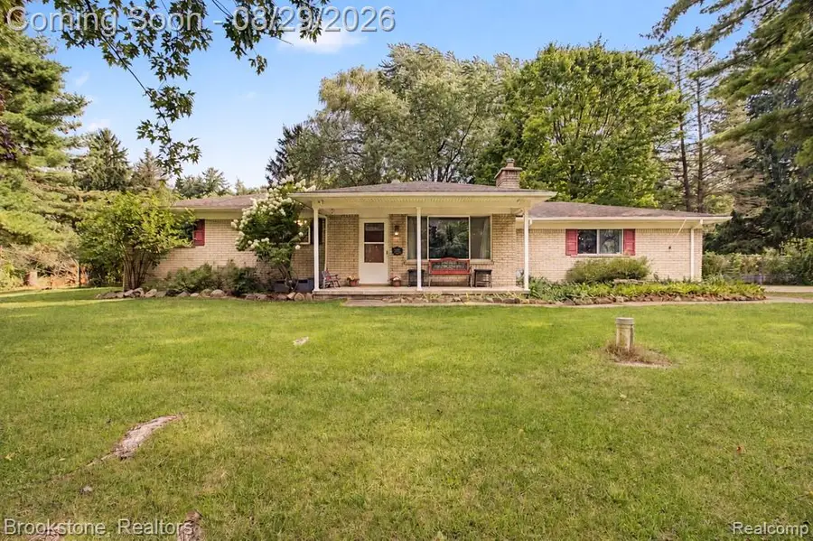 6995 Oak Hill Road, Clarkston, MI 48348 - #2