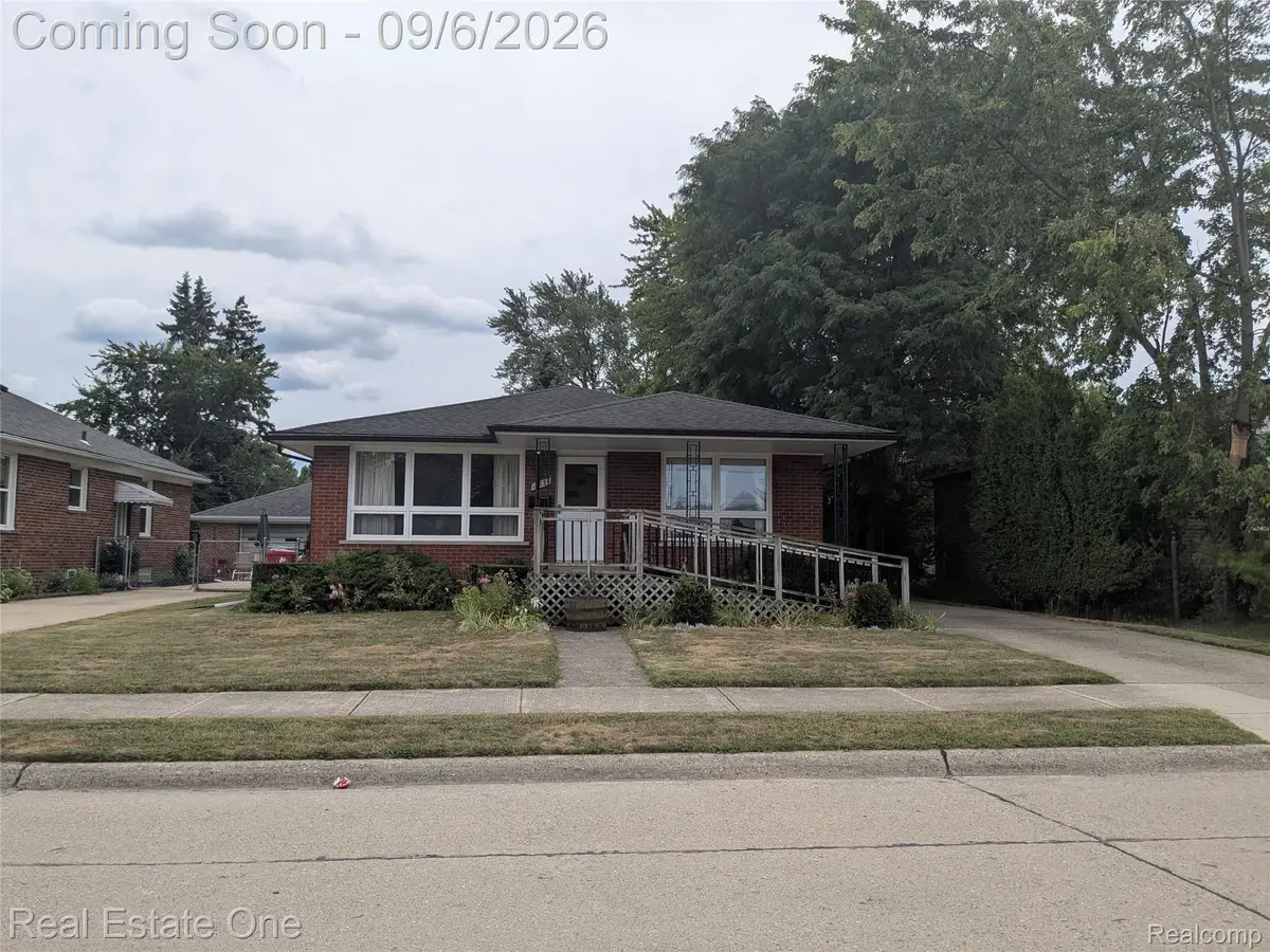 16034 Hauss Avenue, Eastpointe, MI 48021 - #1