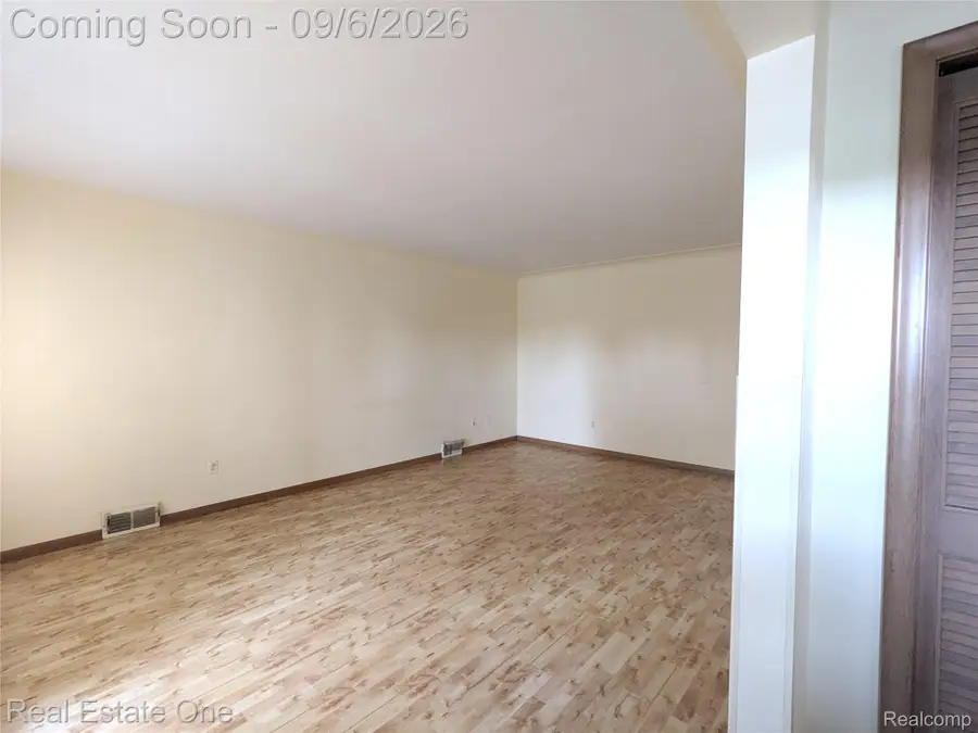 16034 Hauss Avenue, Eastpointe, MI 48021 - #3