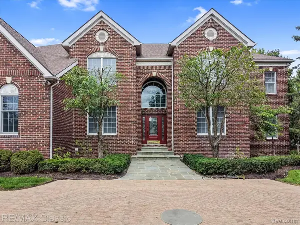 49899 Leyland Circle, Novi, MI 48374