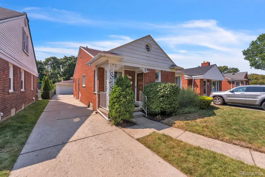 141 Robindale Avenue, Dearborn, MI 48128 - #2