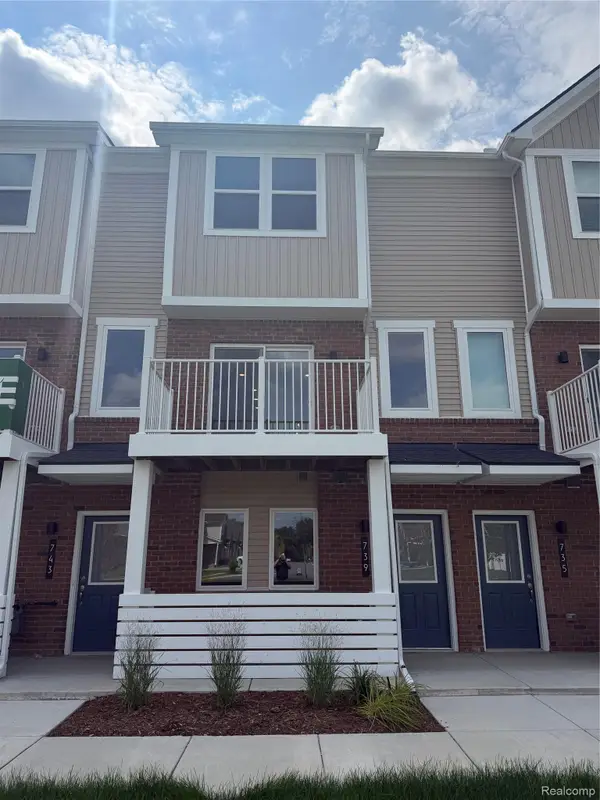 739 Canterbury Lane, Troy, MI 48085