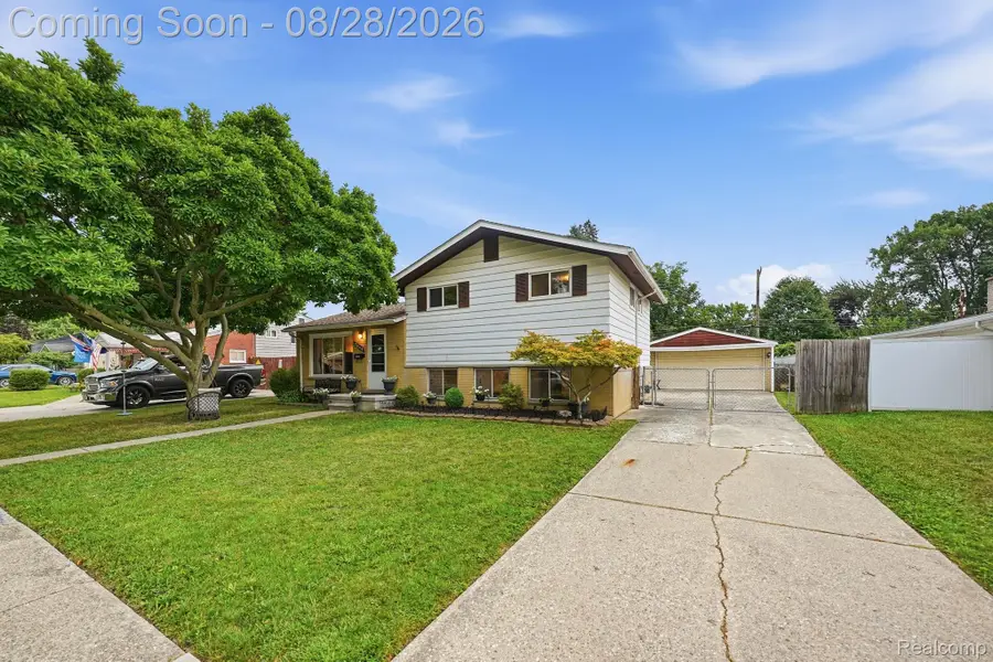 20410 Dubois Street, Clinton Township, MI 48035 - #2