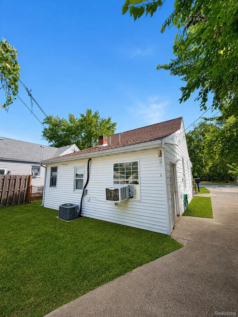 23743 Lorraine Avenue, Warren, MI 48089 - #2