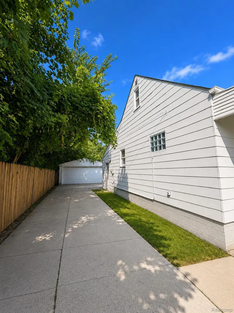 23743 Lorraine Avenue, Warren, MI 48089 - #3
