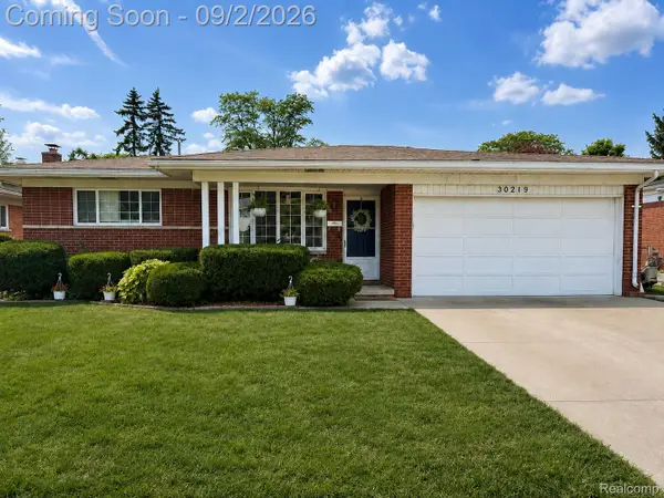 30219 Pembroke Drive, Warren, MI 48092