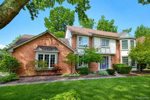 38757 Plumbrook Drive, FarmingtonHills, MI 48331