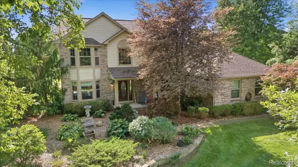 7890 Windhaven Lane, Brighton, MI 48114