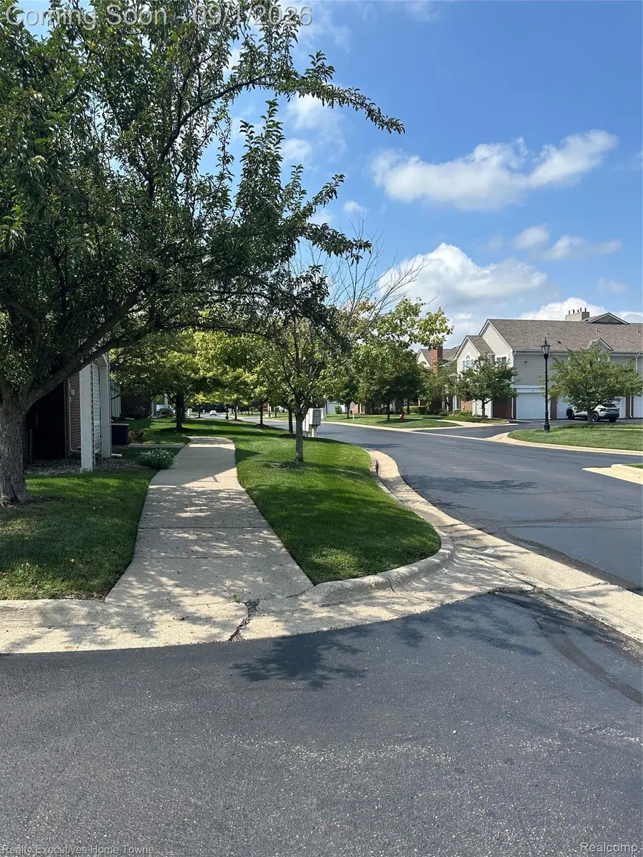 5816 Pine Aires Drive, Sterling Heights, MI 48314 - #3