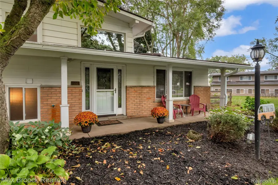 1752 Middle Trail Road, Commerce, MI 48390 - #2