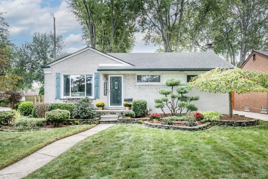 23032 Brookdale Boulevard, Saint Clair Shores, MI 48082 - #2