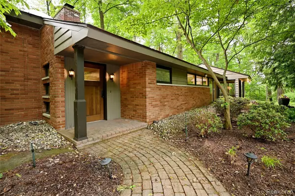 3310 Dogwood Court, BloomfieldHills, MI 48304