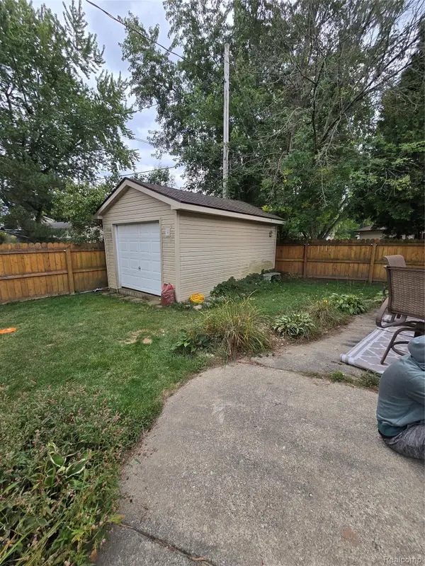 5080 N Georgetown Road, GrandBlanc, MI 48439