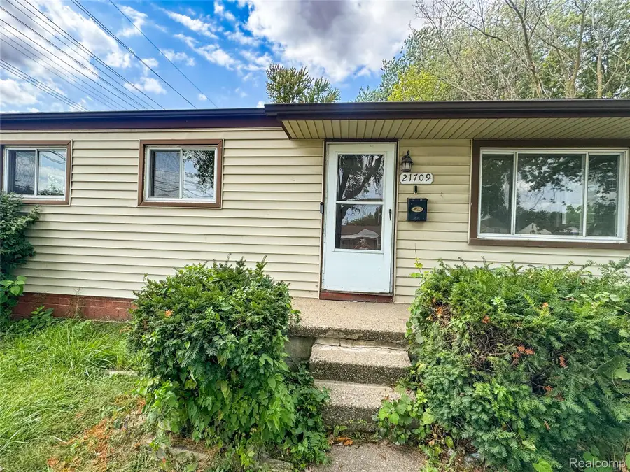 21709 Weller Avenue, Warren, MI 48089 - #2