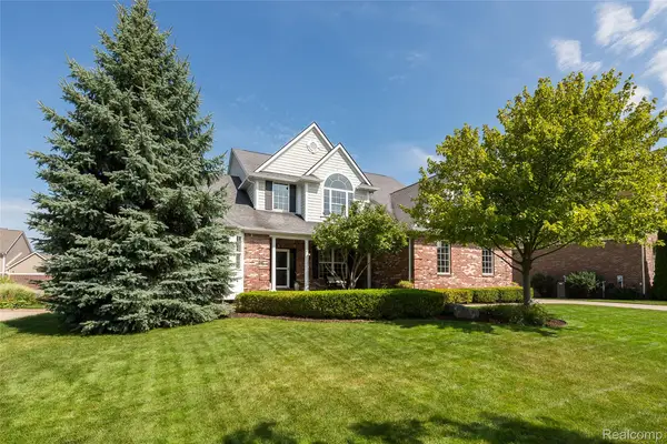 54892 Grenelefe Circle W, SouthLyon, MI 48178